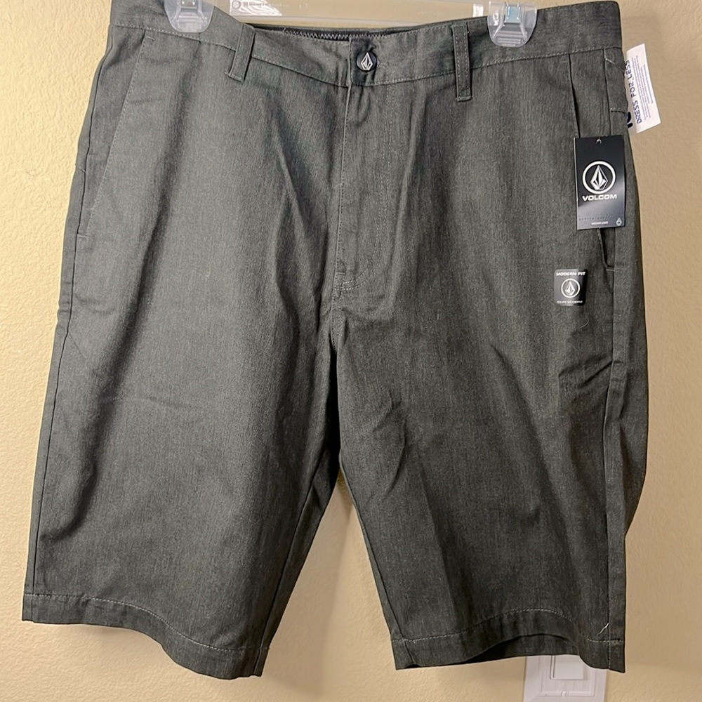 New Volcom dark gray flat front shorts